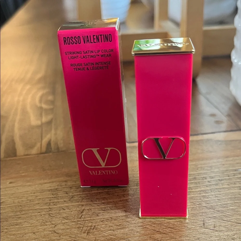 Valentino Rosso Valentino Satin Lipstick — 101A Hot Beige - Picture 3 of 5